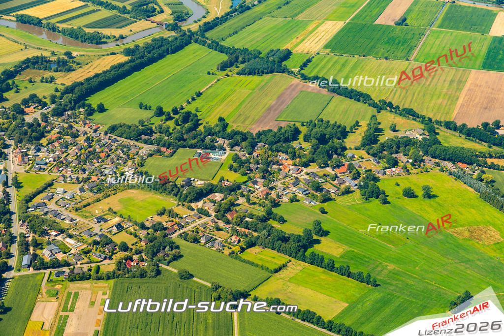 Aktuelles Luftbild von  Burweg - Die Luftaufnahme wurde 2022 mittels UL-Flugzeug erstellt ( keine Drohne ) - hochauflösende Kamera-Systeme von  Canon -Beste Qualität - Für grossformatige Ausdrucke geeignet. Die Geschenkidee !