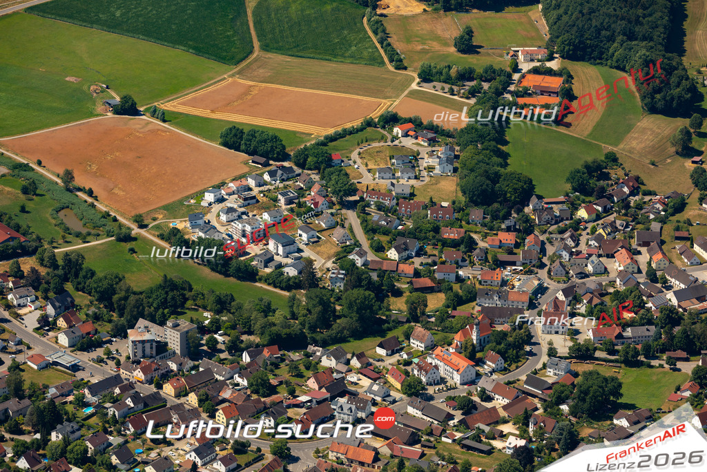 Das Luftbild der Stadt Adelsried wurde 2022 vom Flugzeug heraus erstellt (keine Drohnen-Aufnahmen) Aufnahmehöhe ca.450 Meter- hohe Bildauflösung und Druck-Qualität. Garantiert!
