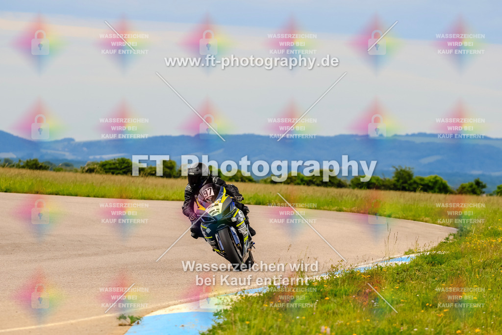 MotoTeam-2400 | Hier findet Ihr Bilder von Touristenfahrten auf der Nürburgring Nordschleife oder von anderen Veranstaltungen die ich besucht habe. Viel Spass beim Durch Schauen 