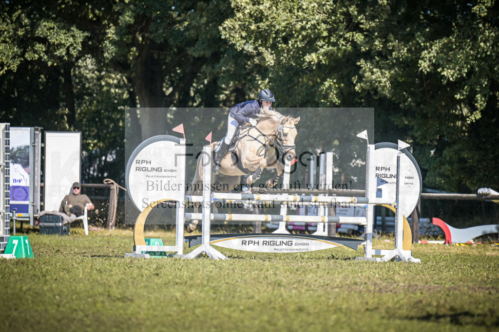 DOS_1688 | Entdecke hochwertige Reitturnierfotos von Foto Oger. Professionell, emotional und authentisch – jetzt Lieblingsmomente im Shop bestellen.Deutschlandweite Turnierfotografie. - Realisiert mit Pictrs.com