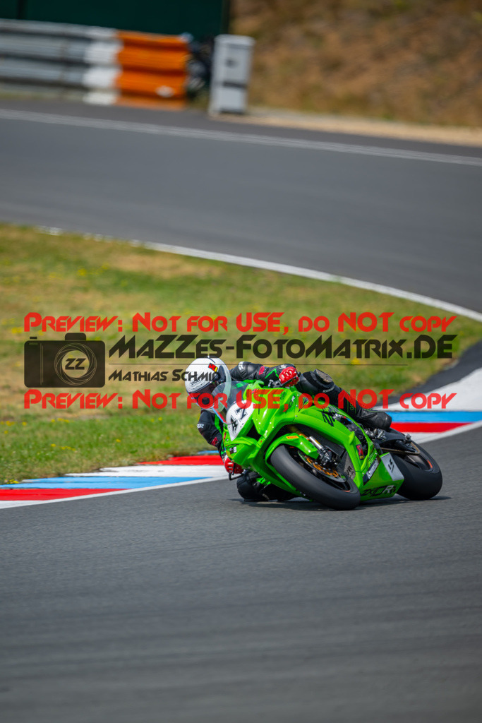 MaZZes-Fotomatrix-20260801-459670 | WEISS