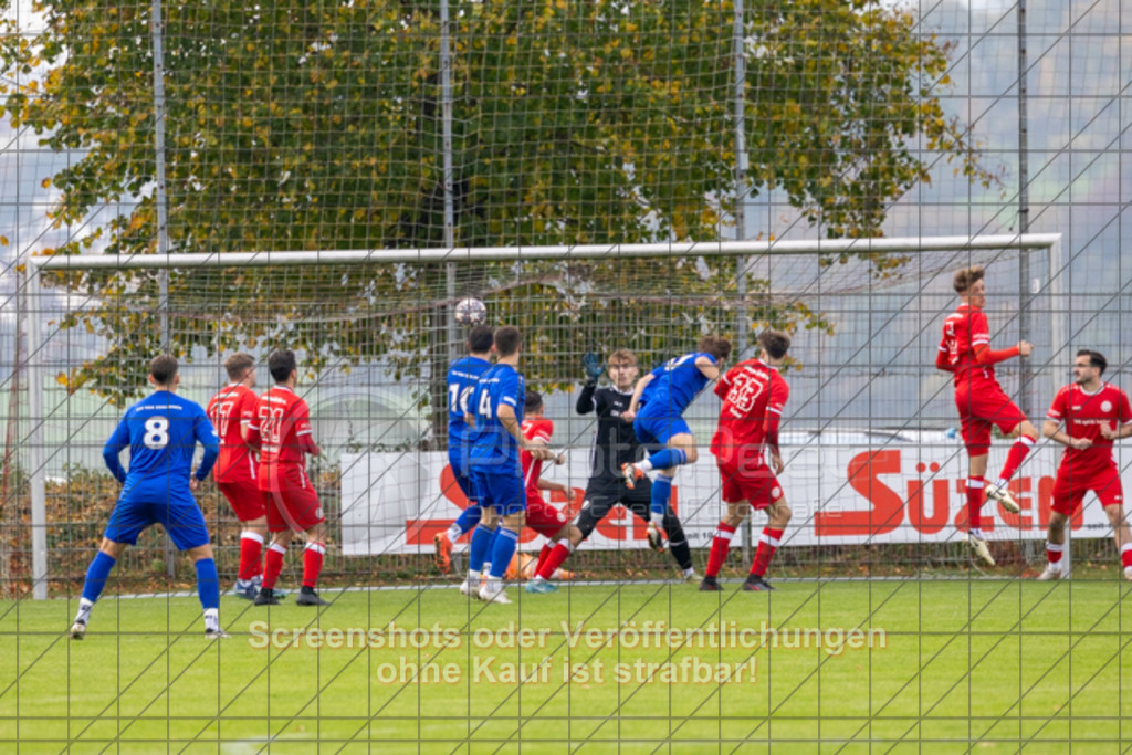 20251019_162848_0068 | #,FV Vorwärts Faurndau (rot) vs. TSV RSK Esslingen (blau), Fußball, Bezirksliga - Bezirk Neckar/Fils, 09. Spieltag, Saison 2025/2026, Rasenplatz, Im Dittlau 2, 73035 Göppingen, 19.10.2025 - 15:30 Uhr,Foto: PhotoPeet-Sportfotografie/Peter Harich