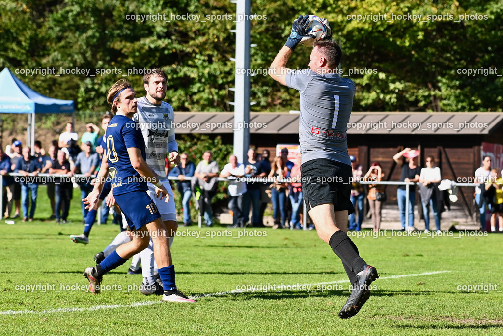 ATUS Velden vs. ASKÖ Köttmannsdorf 7.10.2023 | #10 Lukas Lausegger ATUS Velden, #17 Stephan Borovnik (K) Köttmannsdorf, #1 SCHENK Alexander Köttmannsdorf, ATUS Velden vs. ASKÖ Köttmannsdorf 7.10.2023, ATUS Velden vs. ASKÖ Köttmannsdorf am 07.10.2023 in Velden (Wald Arena Velden), Austria, (Photo by Bernd Stefan)
