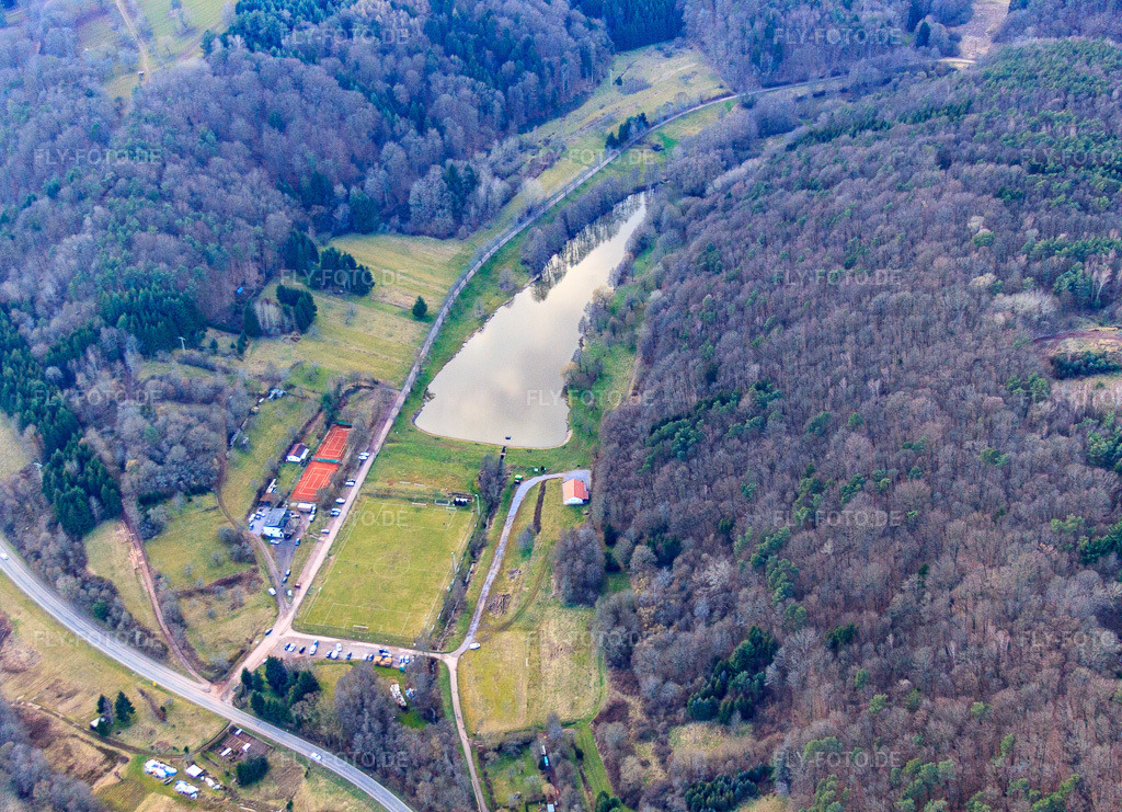 Luftbild: Silzer See und Sportplatz am Klingbach in Silz im Bundesland Rheinland-Pfalz in Deutschland. Foto: IMG_62109.jpg vom 23.02.2014 durch Werner Riehm/FLY-FOTO.de