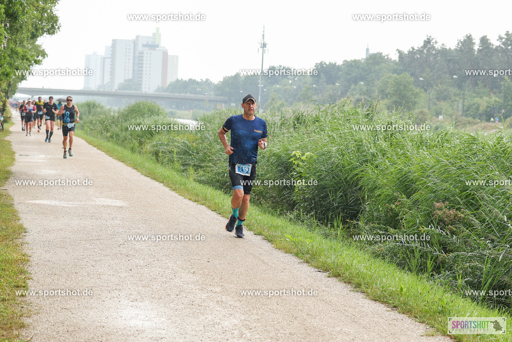 LUR_1423 | 34. M-net Erlanger Triathlon 2025 #erlangertriathlon  #mnettriathlon2025 #mnettriathlon #team #olympischedistanz #mitteldistanz #triathlon #maindonaukanal  #erlangertriathlon2025 #yourpictrs #tv1848 #tv1848erlangen  #triathlonbayern #sportinerlangen #demsportverbunden #sportshot_your_pictrs Copyright: www.sportshot.de