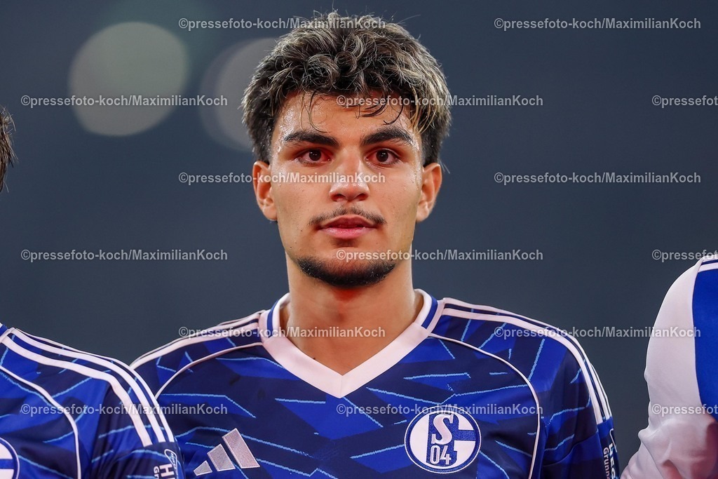 S0401082501165 | 01.08.2025, Fußball, FC Schalke 04 - Hertha BSC, 1.Spieltag, 2. Fußball Bundesliga, Veltins-Arena Gelsenkirchen, Saison 2025 2026: Mertcan Ayhan (Schalke04 #43) DFB regulations prohibit any use of photographs as image sequences and or quasi-video.