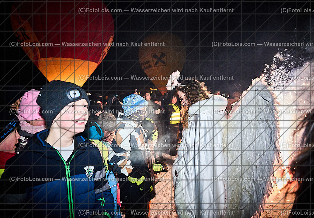 _ALP8319_NACHTderBALLONE_Lackenhof_Gaminger Oetscherteufel | ... mit dem Ballonsportclub Ötscherland aus Wieselburg, der Bergrettung Lackenhof mit einer Schauübung, der Perchtengruppe 'Gaminger Ötscherteufeln' und dem Musikverein Lackenhof, die Ballonfahrer spendeten ihre Gage in diesem Jahr dem schwer verunglückten Gerald Bernreiter alias 'KLEX' der erst nach der ReHa und einem Umbau seines Hauses in Lackenhof frühestens im Mai 2026 wieder nach Hause kommen kann, So 28. Dezember 2025.