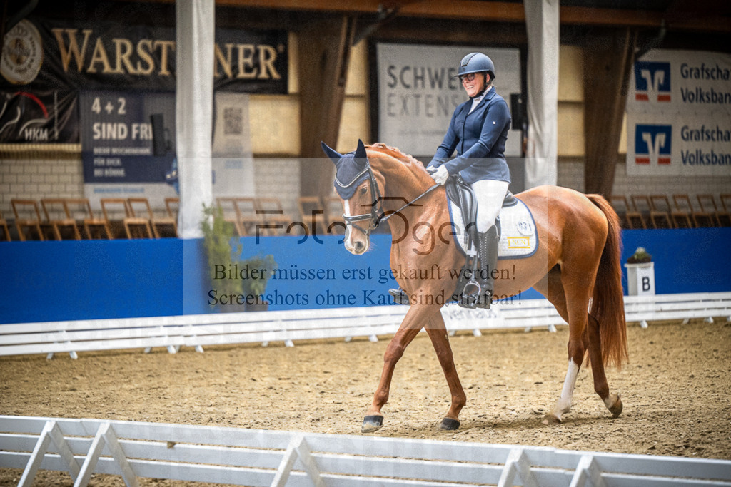 DOS_1982 | Entdecke hochwertige Reitturnierfotos von Foto Oger. Professionell, emotional und authentisch – jetzt Lieblingsmomente im Shop bestellen.Deutschlandweite Turnierfotografie. - Realisiert mit Pictrs.com