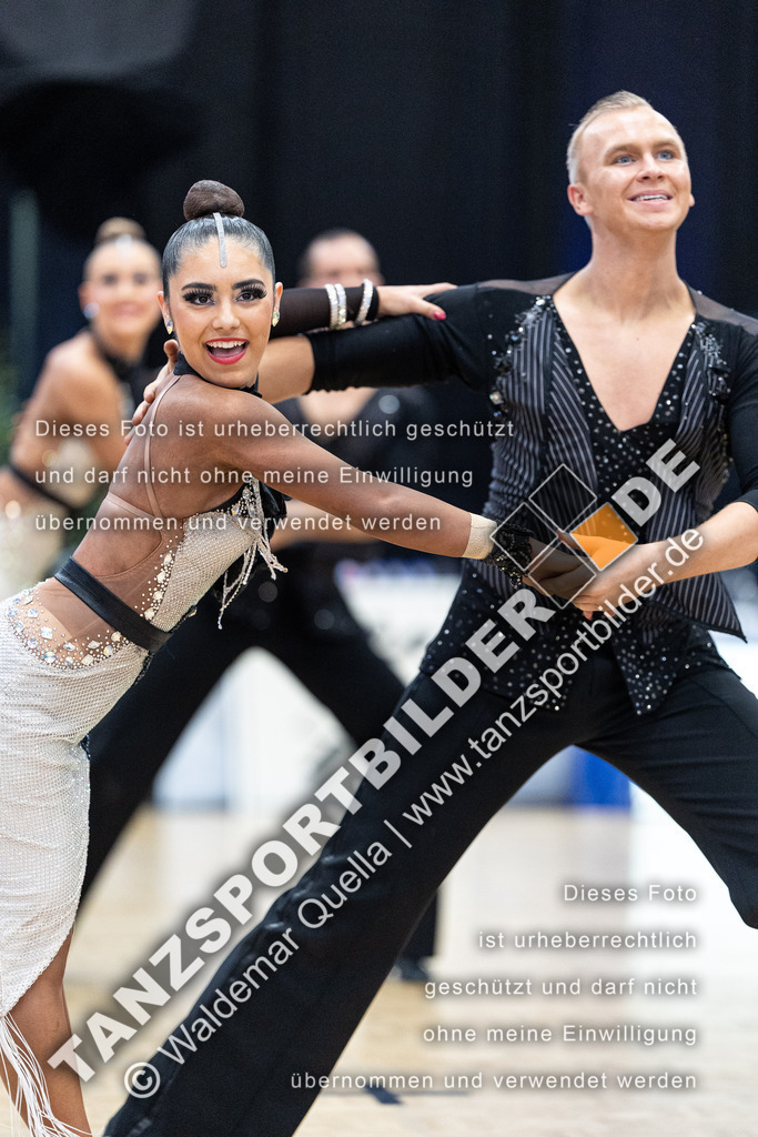 20240406-10439 | Hier finden Sie Tanz Bilder vom Latein und Standard Formationen tanzen. Sportbilder vom Tanzsport. Schöne Fotos und von Weltmeisterschaft, Europameisterschaft, Bundesliga, Regionalliga, Oberliga und Landesliga sowie von GOC Stuttgart, DanceComp, WM Bremen