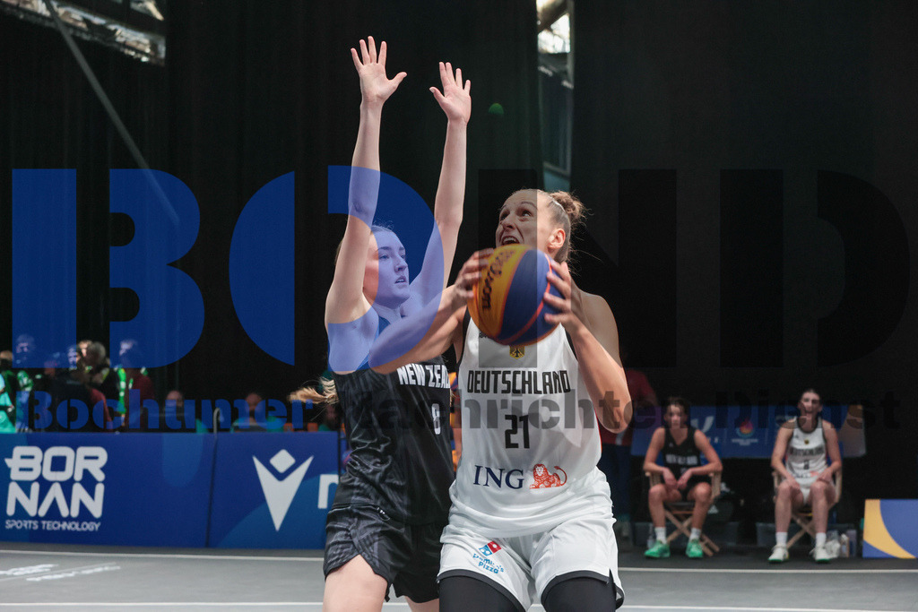 SES_TTG3X320250717-5 | bond - Realisiert mit Pictrs.com