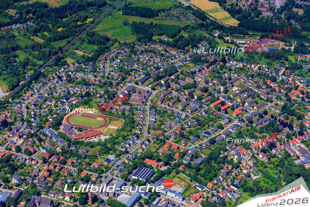 Die Luftbildaufnahme Hochkamp - Eutin wurde 2018 mittels Flugzeug (keine Drohne) erstellt. Perfekte Schärfe und Druck- Auflösung- Garantiert!