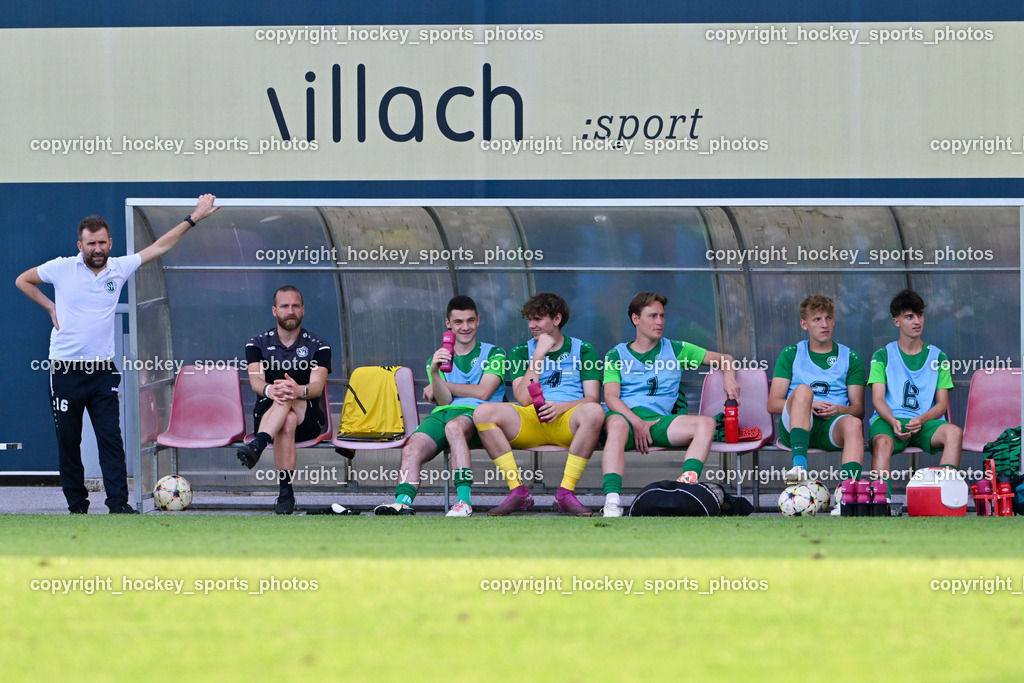 SC Landskron vs. Thal Assling  | Spielerbank SC Landskron Headcoach SC Landskron Stefan Stresch, SC Landskron vs. Thal Assling , SC Landskron vs. Thal Assling  am 09.08.2024 in Villach (Sportanlage Landskron), Austria, (Photo by Bernd Stefan)