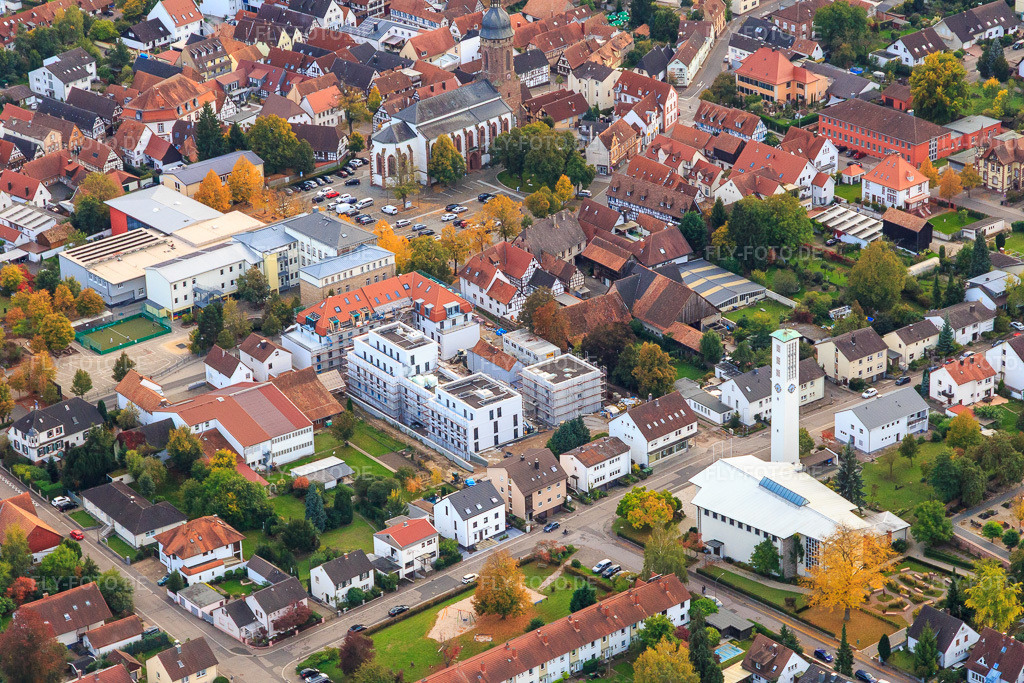 Luftbild: Neubau für Wohn- und Geschäftshäuser zwischen Marktstr- und Goetherstr in Kandel im Bundesland Rheinland-Pfalz in Deutschland. Foto: IMG_103879.jpg vom 01.10.2017 durch Werner Riehm/FLY-FOTO.de