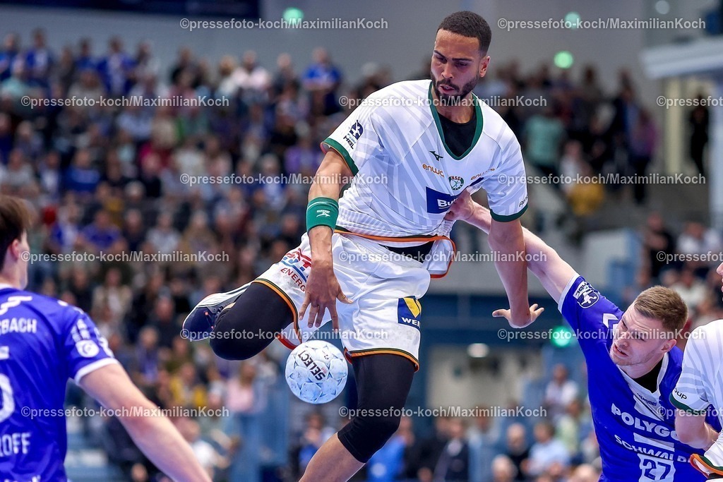 Gum27032501026 | 27.03.2025, Handball, HBL, VfL Gummersbach - HSG Wetzlar, Schwalbe-Arena: Philipp Ahouansou (HSG Wetzlar #19) verliert den Ball gegen Kristjan Horzen (GUM #27) 
