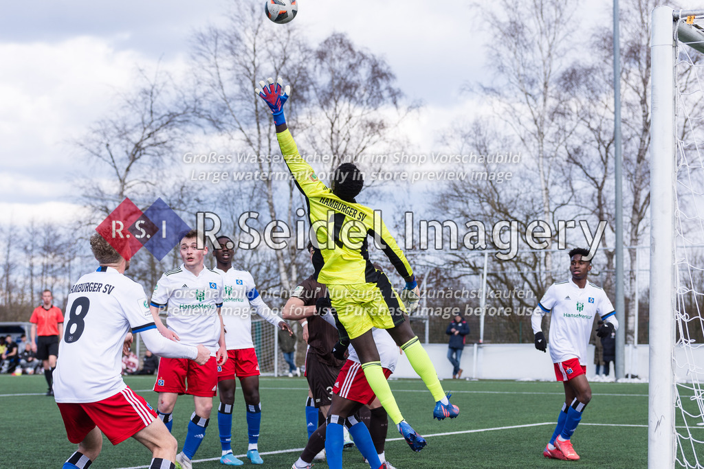 Fußball, Saison 2021/22, A-Junioren Bundesliga, Hamburger SV - FC St. Pauli, Paul-Hauenschild-Plätze (Norderstedt), 02.04.2022, 16. Spieltag | Steven Mensah (#1, HSV, Torwart)