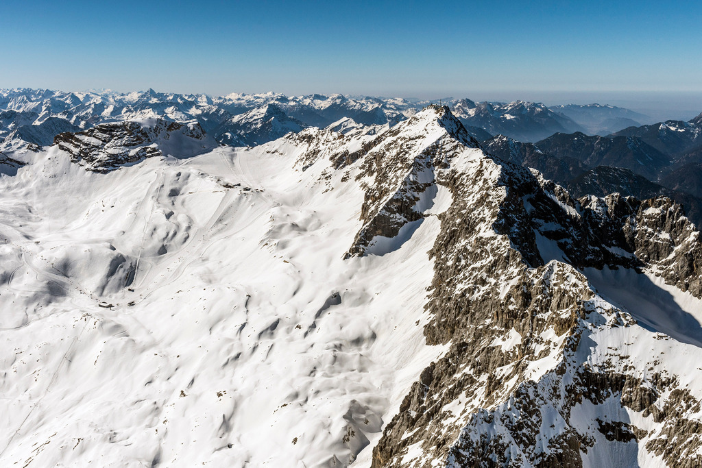 Felsen- Massiv und Berglandschaft des Zugspitzmassiv mit den Gipfeln der Zugspitze | Felsen- Massiv und Berglandschaft des Zugspitzmassiv mit den Gipfeln der Zugspitze