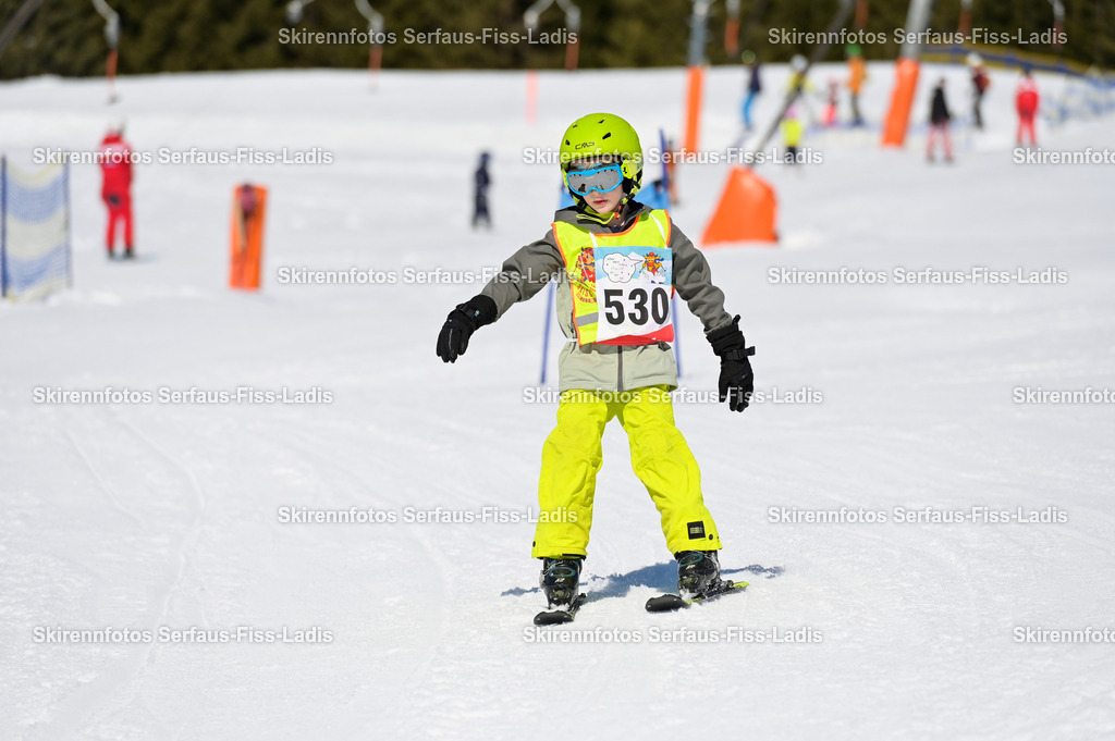 SRF_27.02.2026_510 | Skirennfotos,Serfaus,Fiss,Ladis,Kinderskirennen,Winter,Tirol,Oberland,skirace,SFL,feelfree,weil wir's genießen,ski,Ski,skifahren,Sonnenplateau, - Realisiert mit Pictrs.com