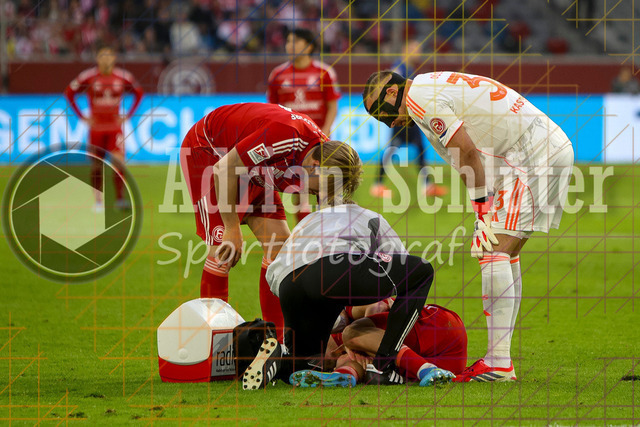 10.04.2026, GER, Fussball, Herren, 2. BL, Saison 2025/2026, Fortuna Düsseldorf - Holstein Kiel | Florent Muslija (Fortuna Düsseldorf) liegt verletzt am Boden 