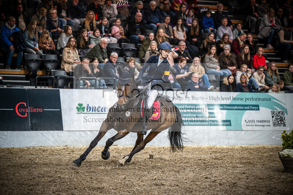 DOS_1144 | Entdecke hochwertige Reitturnierfotos von Foto Oger. Professionell, emotional und authentisch – jetzt Lieblingsmomente im Shop bestellen.Deutschlandweite Turnierfotografie. - Realisiert mit Pictrs.com