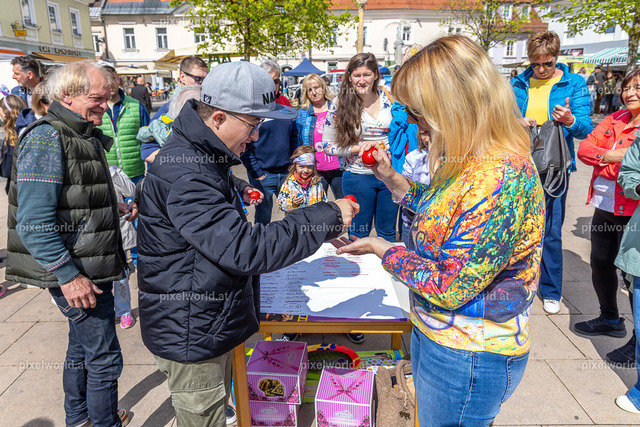 Eierpecken am Hauptplatz | Bildershop von pixelworld.at - Realisiert mit Pictrs.com