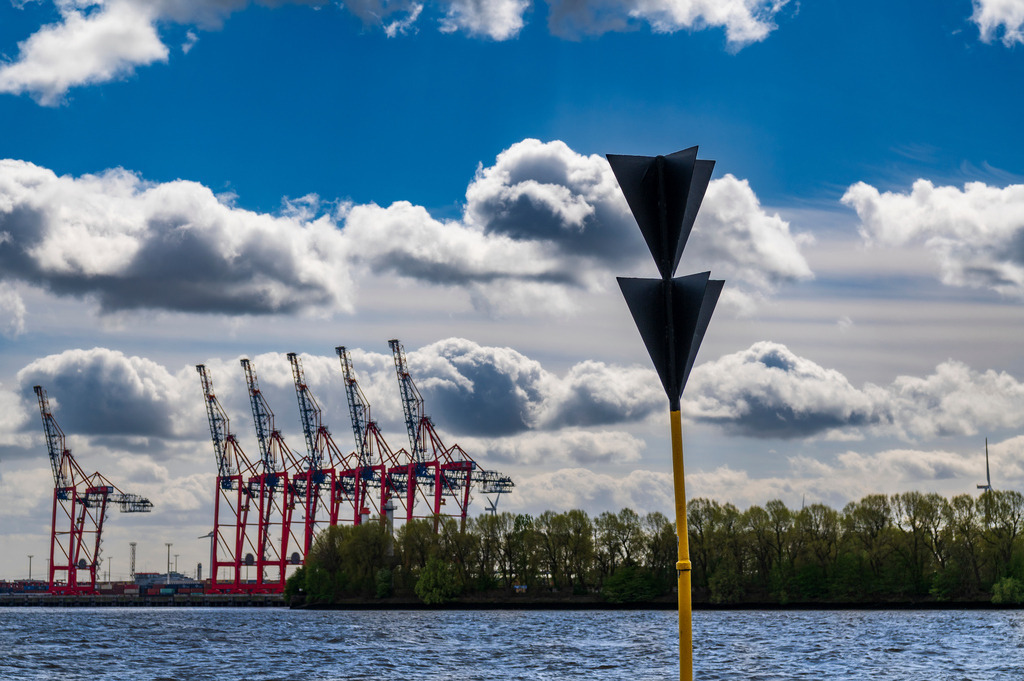 2024_04_14_HH-OEVELGOENNE-ELBE_MCP7718 | Hochwertig gedruckte Fotografien für die Wand, als Kalender und zum Verschenken. Hamburg & Norddeutschland und überall wo ich mit der Kamera unterwegs war.