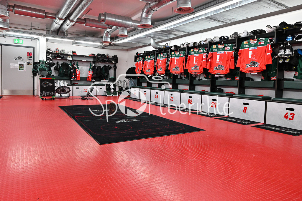 Augsburger Panther - Düsseldorfer EG | Die Mannschaftskabine der Augsburger Panther vor dem Heimspiel gegen Duesseldorf / Kartei der Not / DEL: Augsburger Panther - Düsseldorfer EG, Curt Frenzel Stadion am 13.12.2024