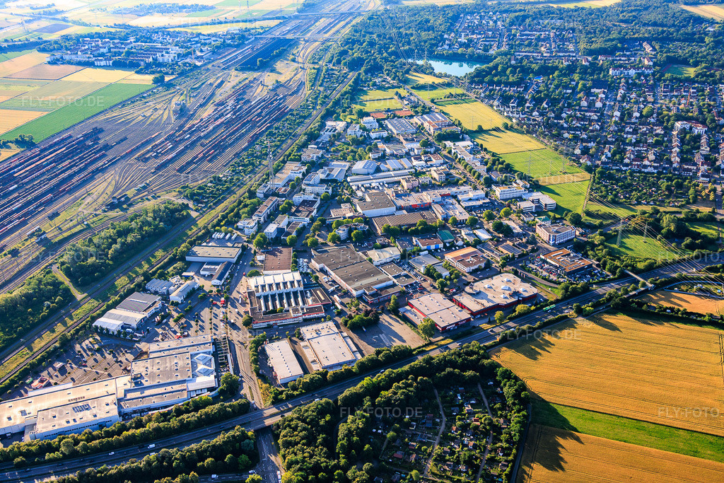 Luftbild: Gewerbegebiet Mallaustr mit BAUHAUS Mannheim-Mallau von Westen im Ortsteil Rheinau in Mannheim im Bundesland Baden-Württemberg in Deutschland. – Foto: IMG_157205.jpg vom 18.06.2026 durch Werner Riehm/FLY-FOTO.de – Auflösung des Originals: 6000 x 4000 px – WWW.BAUHAUS.INFO