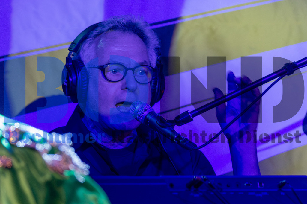 SES_GBAZEC20241227-17 | bond - Realisiert mit Pictrs.com