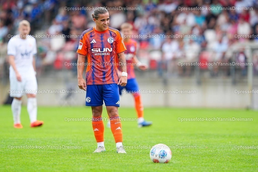 xYDR20072501030 | 20.07.2025, xydrx, Fußball, Rot Weiss Ahlen - FC Schalke 04, Testspiel, Wersestadion: Mauro Zalazar (FC Schalke 04 #16)