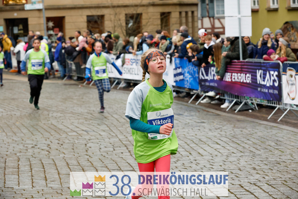 1700m Stadtwerke Jugendlauf | 3 Koenigslauf 2024 1700m Stadtwerke Jugendlauf - Realisiert mit Pictrs.com