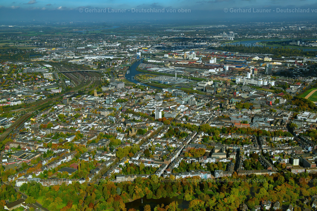 3704503 | Neuss 14.10.2017 Stadtzentrum im Innenstadtbereich  in Neuss im Bundesland Nordrhein-Westfalen, Deutschland // The city center in the downtown area  in Neuss in the state North Rhine-Westphalia, Germany Foto: Gerhard Launer