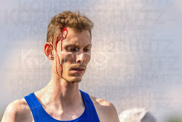 Deutsche Leichtathletik-Meisterschaften; Bochum-Wattenscheid, 25.07.2026 | Tobias Potye (Munich Athletics) verletzt sich am Kopf beim Hochsprung; Deutsche Leichtathletik-Meisterschaften am 25.07.2026 im Lorheide-Stadion, Bochum-Wattenscheid (Nordrhein-Westfalen).