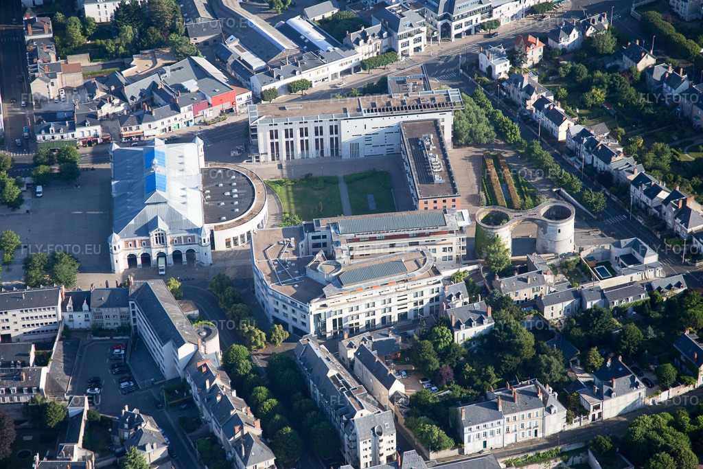Vue aérienne: Vue de la ville à Blois dans le département Loir et Cher, France. Photo: IMG_082051.jpg prise le 20/06/2015 par Werner Riehm/FLY-FOTO.euRésolution de l'original: 5472 x 3648 px