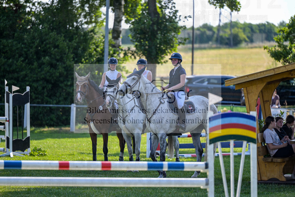 Reitturnier Voxtrup | Entdecke hochwertige Reitturnierfotos von Foto Oger. Professionell, emotional und authentisch – jetzt Lieblingsmomente im Shop bestellen.Deutschlandweite Turnierfotografie. - Realisiert mit Pictrs.com