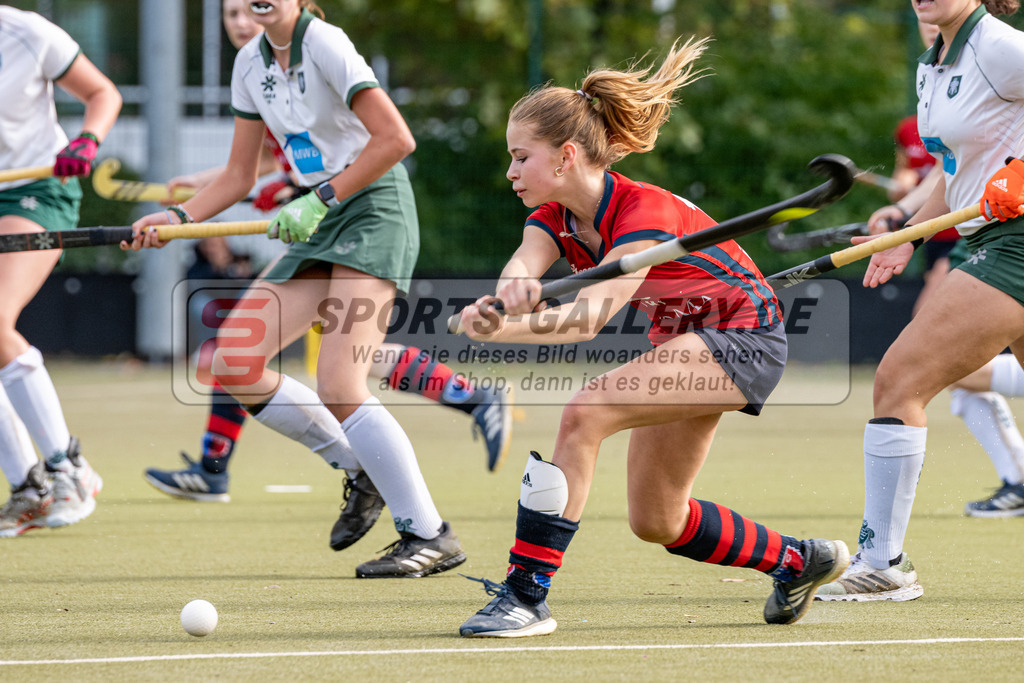 SFE_20231021_0186 | Deutsche Meisterschaft Weibliche U16 Halbfinale Uhlenhorst Mülheim - Berliner HC am 21.10.2023 in Köln (Düsseldorfer Hockeyclub 1905 e.V.), Photo: Stephan Fehrmann 2023 (Sports-Gallery)
