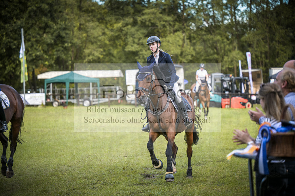 DOS_0129A | Entdecke hochwertige Reitturnierfotos von Foto Oger. Professionell, emotional und authentisch – jetzt Lieblingsmomente im Shop bestellen.Deutschlandweite Turnierfotografie. - Realisiert mit Pictrs.com