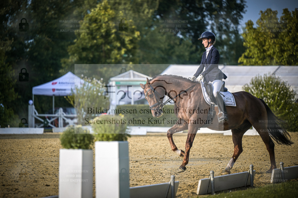 DOS_1335 | Entdecke hochwertige Reitturnierfotos von Foto Oger. Professionell, emotional und authentisch – jetzt Lieblingsmomente im Shop bestellen. - Realisiert mit Pictrs.com