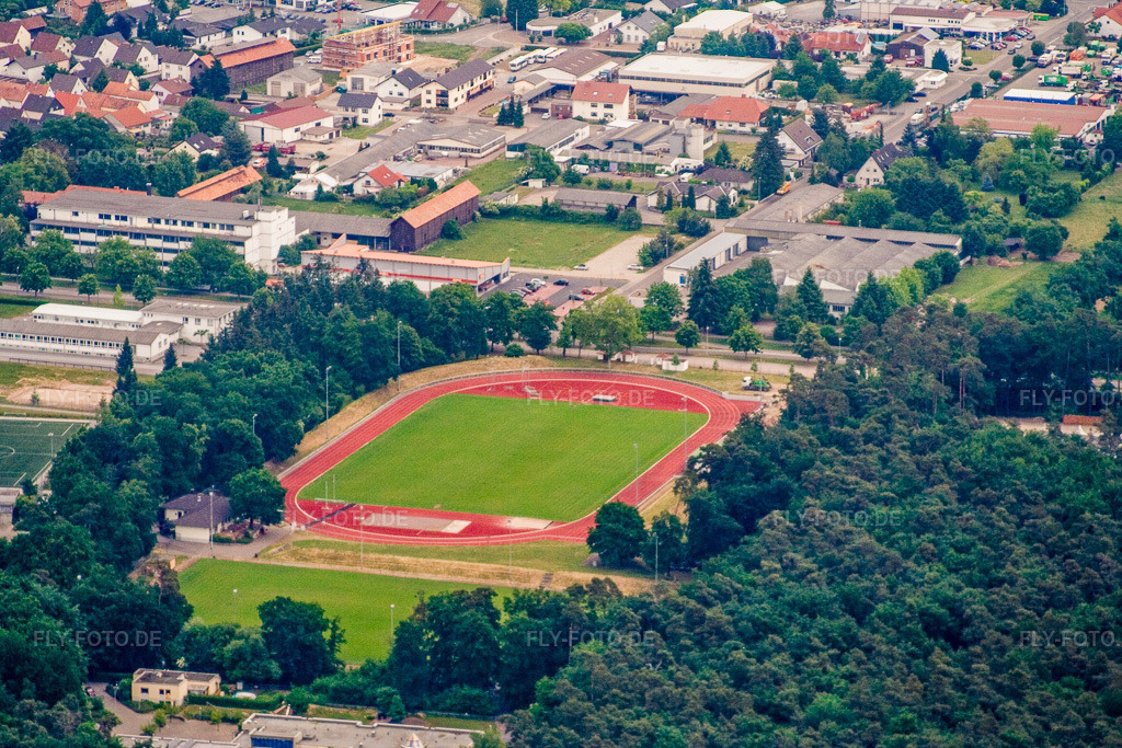 Luftbild: Fussballstadion des SV Rülzheim 1920 eV in Rülzheim im Bundesland Rheinland-Pfalz in Deutschland. Foto: IMG_10938.jpg vom 24.05.2008 durch Werner Riehm/FLY-FOTO.de