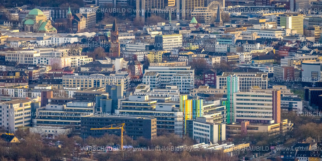 Essen230101398 | Luftbild, City mit evang. Kreuzeskirche, Alte Synagoge und Blick zu Gildehof Hochhäuser, Stadtkern, Essen, Ruhrgebiet, Nordrhein-Westfalen, Deutschland