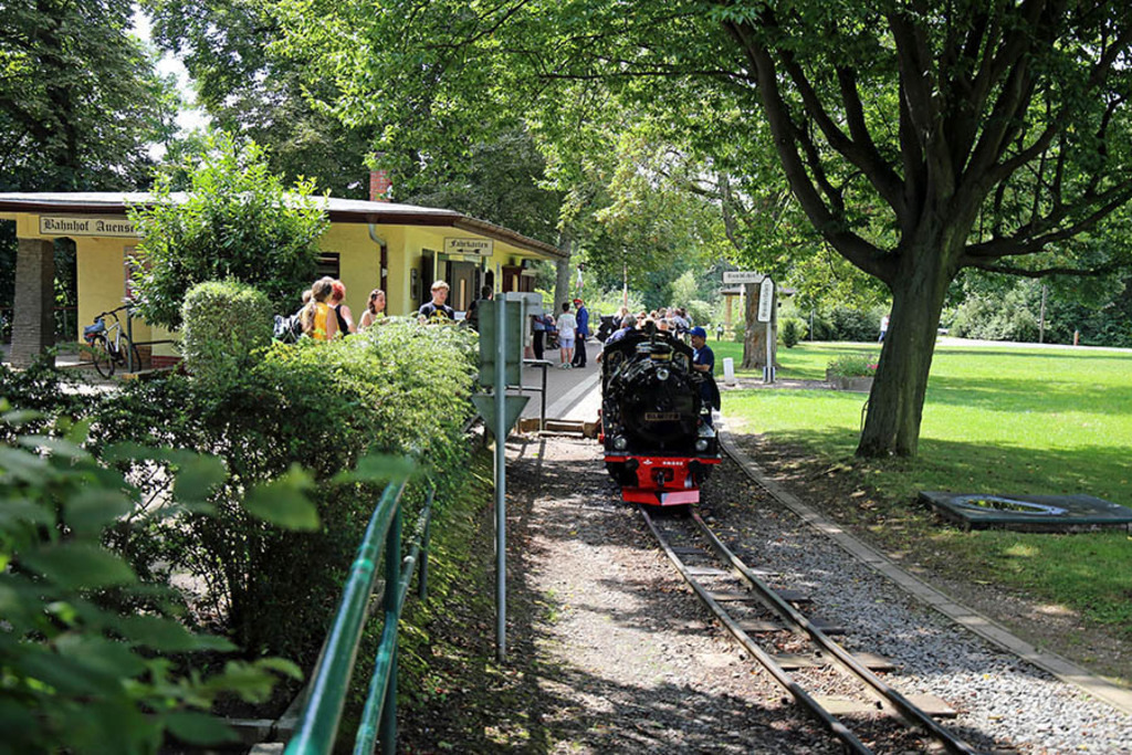 Foto: Leipzig - Auensee | Das Team hinter BILDLEXIKON LEIPZIG bündelt historische wie aktuelle Informationen über die Stadt Leipzig in Text und Bild auf einer Plattform und stellt diese der interessierten Öffentlichkeit zur Verfügung.