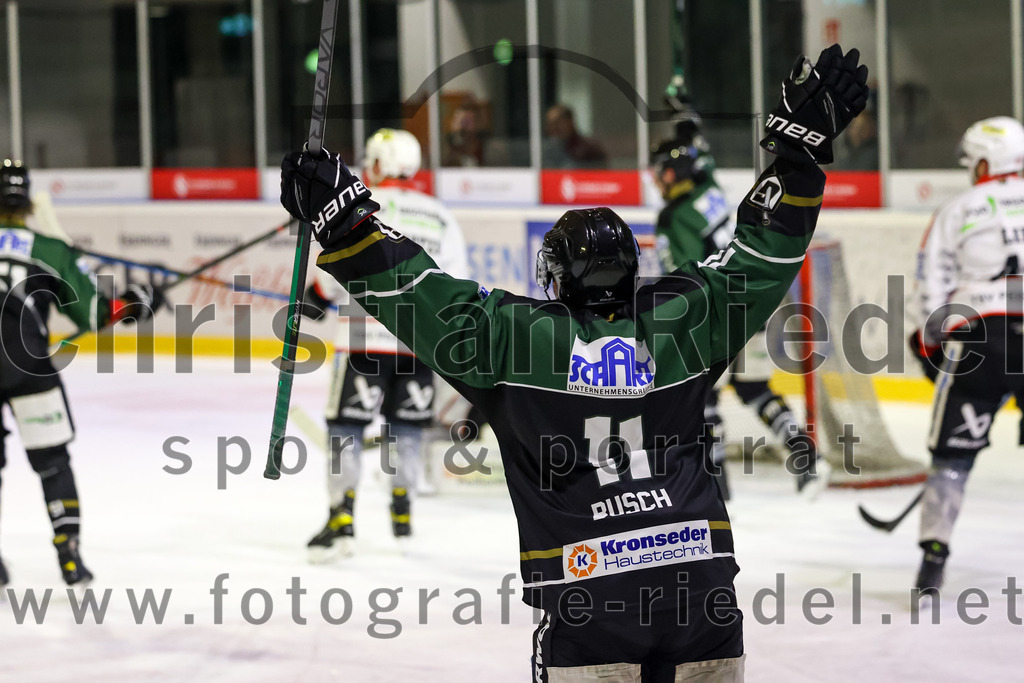2022-11-04_050_Eishockey_TSV_Erding_gegen_TSV_Peissenberg | Erding, Deutschland, 04.11.2022:
Eishockey, Bayernliga 2022 / 2023, 10. Spieltag, TSV Erding gegen TSV Peißenberg, Endergebnis: 4:3

Jubel durch Marc Barchmann (Erding Gladiators, #10) nach dem 1:2

Foto: Christian Riedel / fotografie-riedel.net