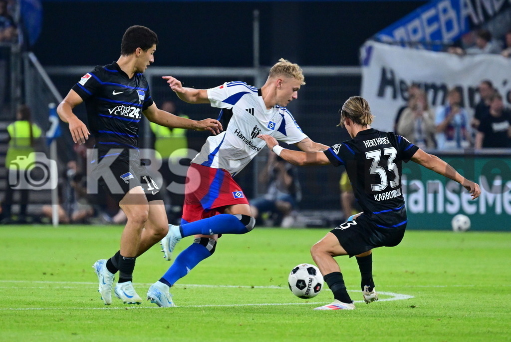 KBS Picture_HSV-HerthaBSC_055 | v.l. Maza Ibrahim (Hertha BSC) , Karabec Adam (HSV) , Karbownik Michal (Hertha BSC) ,Sportplatz :  Volksparkstadion, - Realisiert mit Pictrs.com