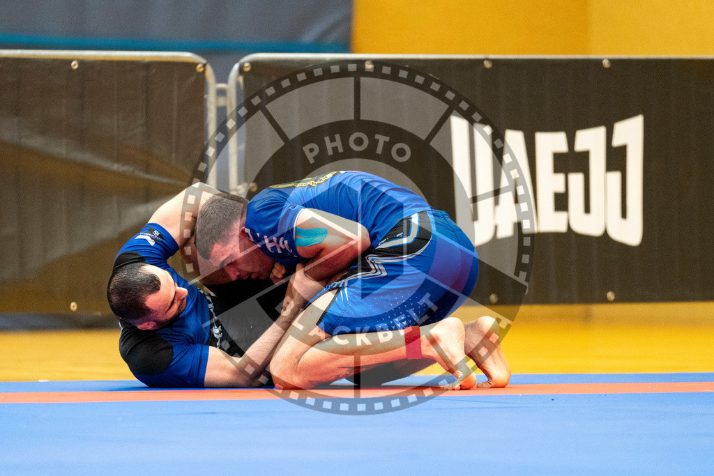 20231118PBB13407 | Fighters compete during the AJP Tour 600 Frankfurt Championship in Frankfurt/Main, Germany, on November 18, 2023.