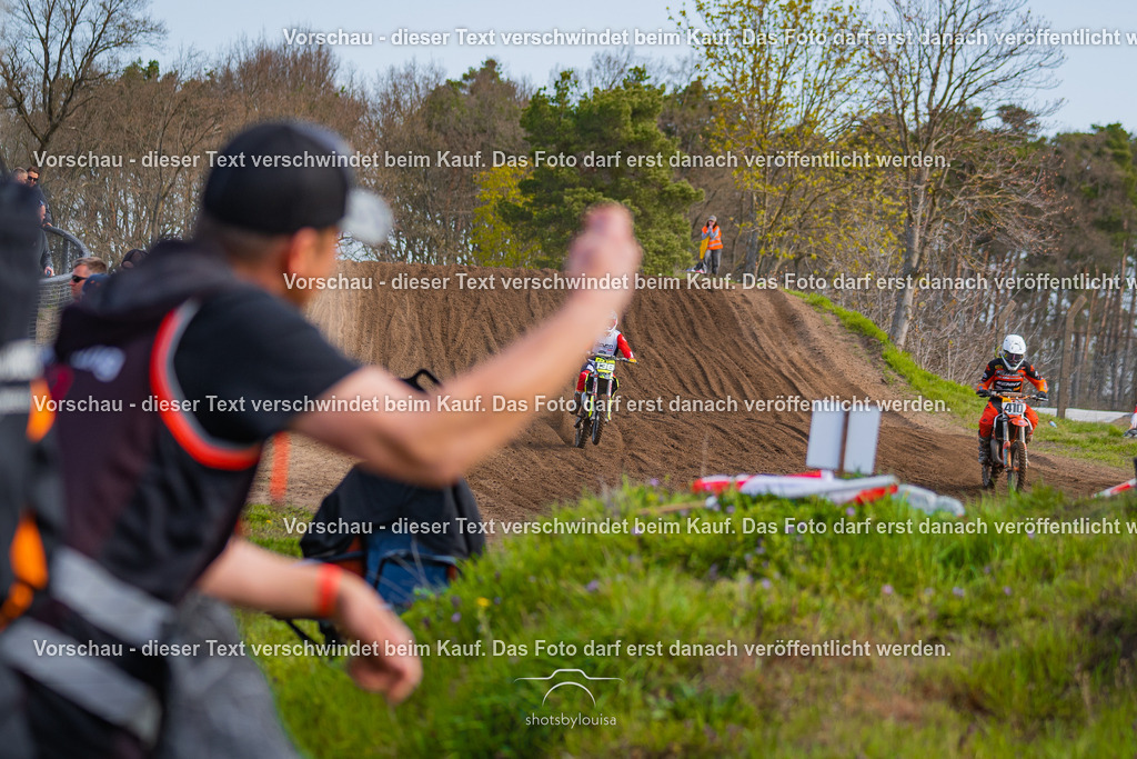 04_13_Bensdorf_85-1260 | Sportfotografin aus Berlin-Brandenburg mit Fokus auf Motocross. Ich halte deine sportliche Leistung und echte Emotionen auf und neben der Strecke professionell fest. Entdecke die Fotos von deinem Rennen und bestelle sie direkt hier im Shop.