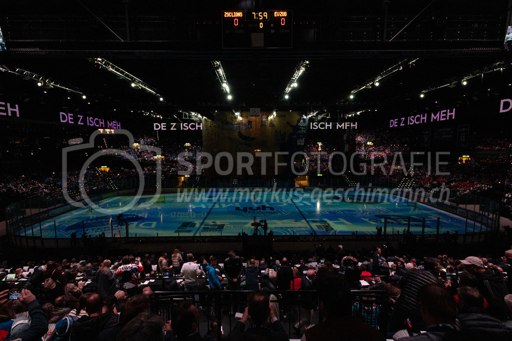 Swiss National League Final Game 2: ZSC Lions - EV Zug | 20.04.2022, Zürich, Hallenstadion, Swiss National League Final Game 2: ZSC Lions - EV Zug, Light Show kurz vor Spielbeginn. - Realisiert mit Pictrs.com