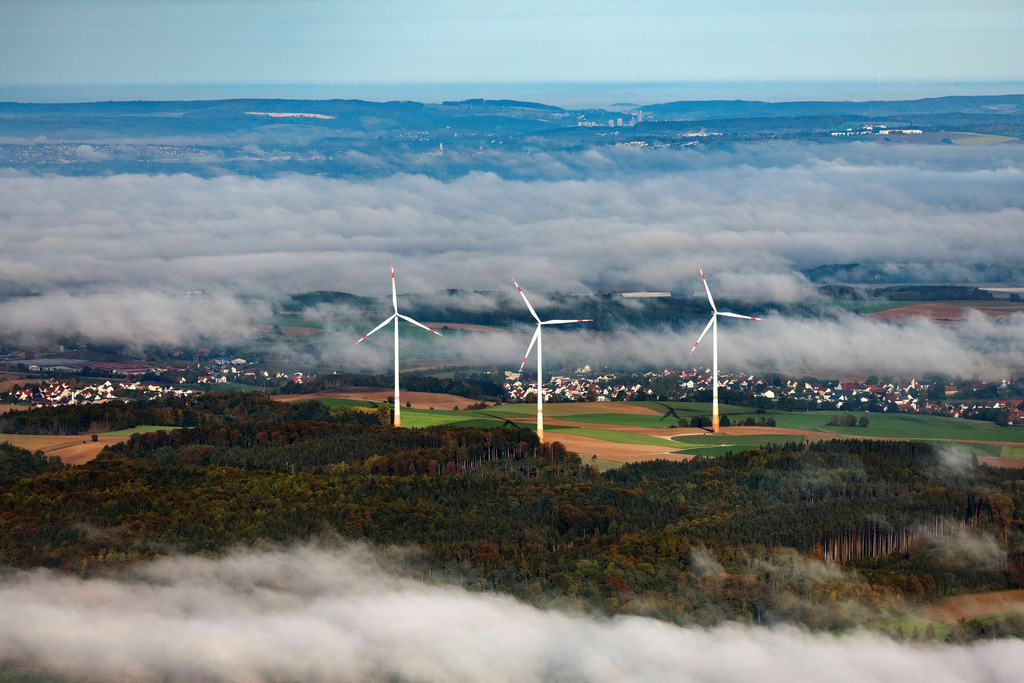 dr__0038585.jpg | PöTTMES 23.10.2023 Windenergieanlagen ( WEA ) - Windrad- in einem Wald- und Forstgebiet in Pöttmes im Bundesland Bayern, Deutschland.