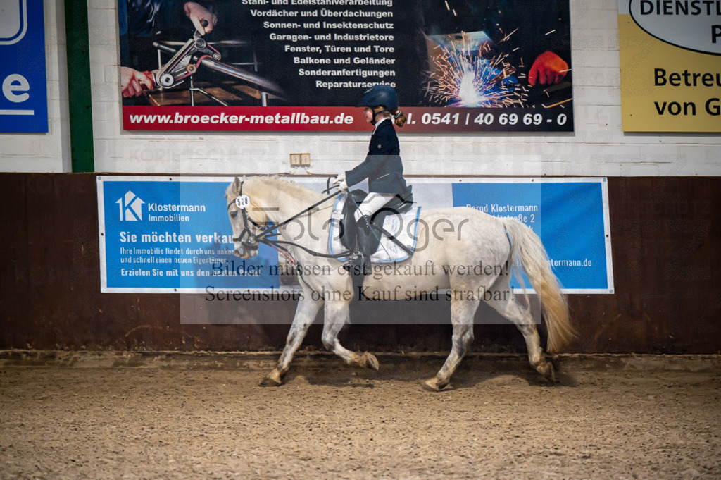 Hallenreittunier Voxtrup 2023 | Entdecke hochwertige Reitturnierfotos von Foto Oger. Professionell, emotional und authentisch – jetzt Lieblingsmomente im Shop bestellen.Deutschlandweite Turnierfotografie. - Realisiert mit Pictrs.com