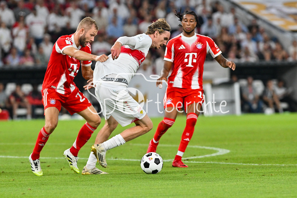 VfB Stuttgart - FC Bayern München | im Duell Konrad LAIMER (FC Bayern Muenchen 27) und Nick WOLTEMADE (VfB Stuttgart 11) / Zweikampf / Franz-Beckenbauer Supercup: VfB Stuttgart - FC Bayern München; MHP Arena am 16.08.2025