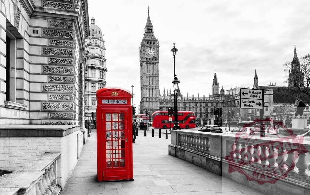 London red telephone booth and bus with Big Ben | Iconic red London symbols with Big Ben and Houses of Parliament in selective color - Realisiert mit Pictrs.com