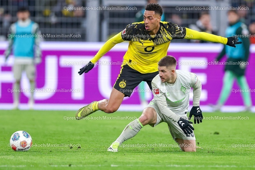 BVB13012601052 | 13.01.2026, Fußball, Borussia Dortmund - SV Werder Bremen,, 1. Fußball Bundesliga, 17. Spieltag, Signal Iduna Park, Saison 2025 2026: Felix Nmecha (BVB #08) im Zweikampf gegen  Romano Schmid (SV Werder Bremen #20)  DFB regulations prohibit any use of photographs as image sequences and or quasi-video.